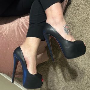 Black high heels platform